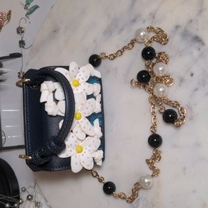 Lyn Around clutch bag